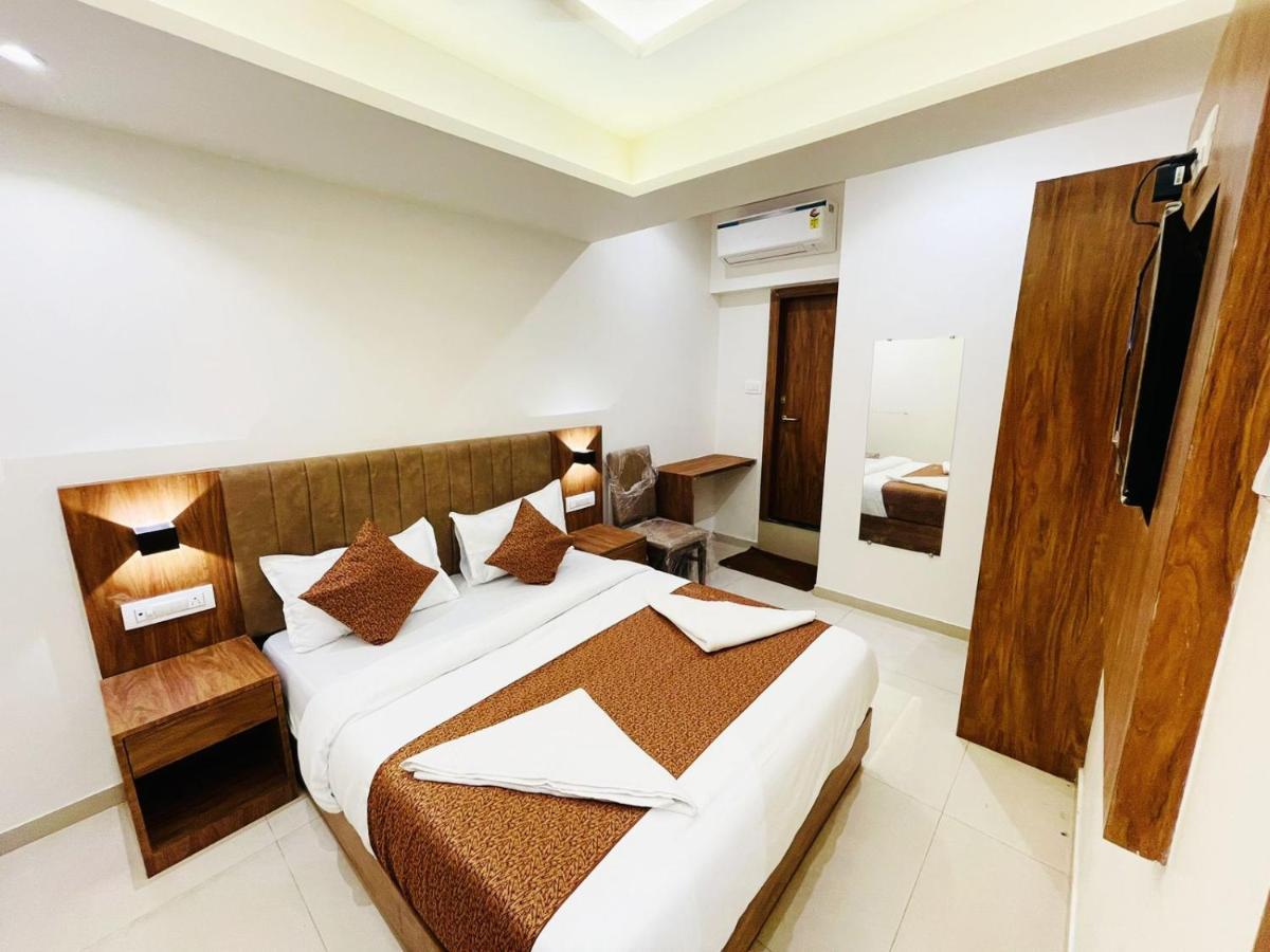 Hotel Black Burn Mumbai Exterior photo