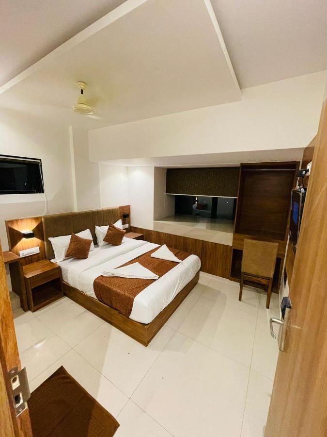 Hotel Black Burn Mumbai Exterior photo