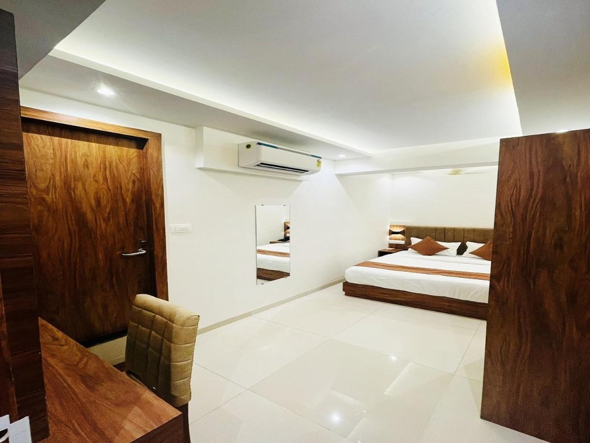 Hotel Black Burn Mumbai Exterior photo