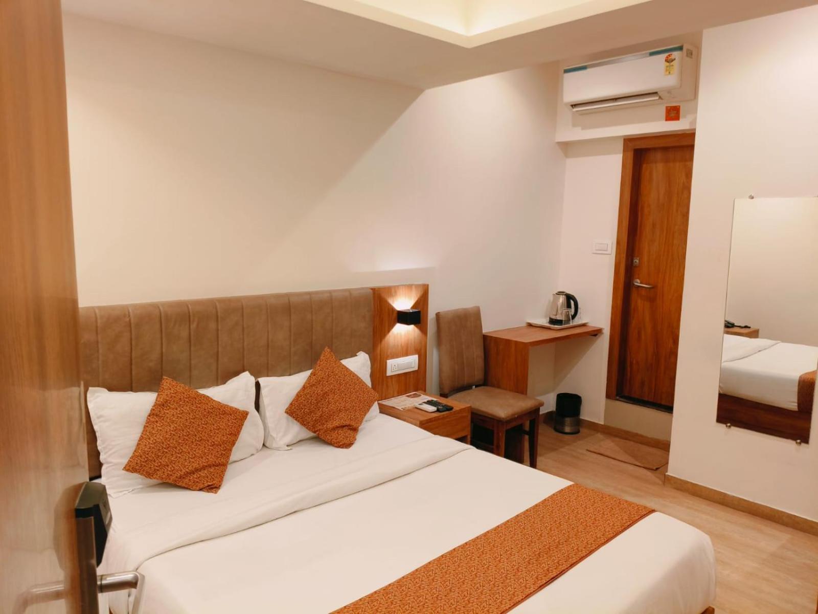 Hotel Black Burn Mumbai Exterior photo